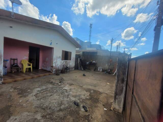 #EV0013 - Casa para Venda em Araguari - MG