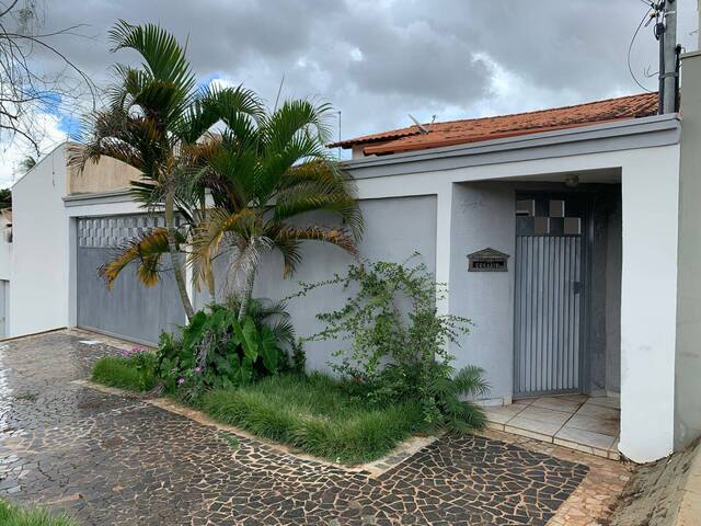 #EV0100 - Casa para Venda em Araguari - MG - 1
