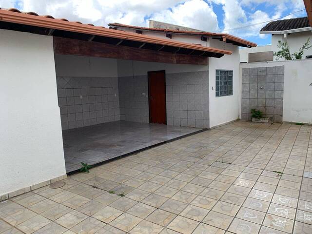 #EV0100 - Casa para Venda em Araguari - MG - 2