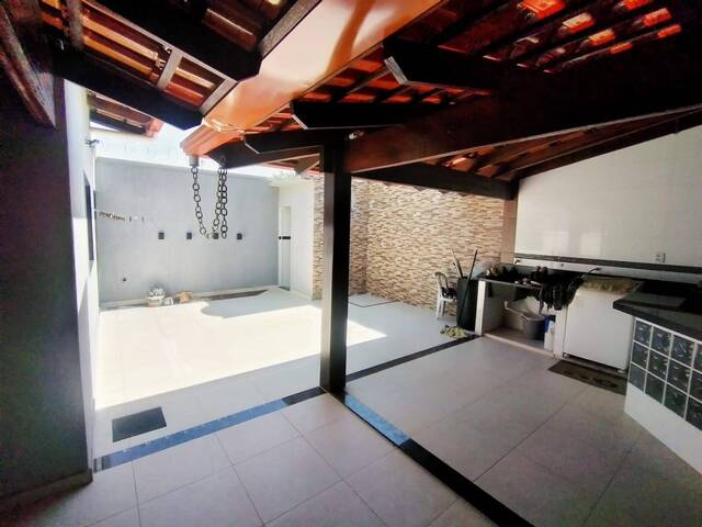 #EV0103 - Casa para Venda em Araguari - MG - 3