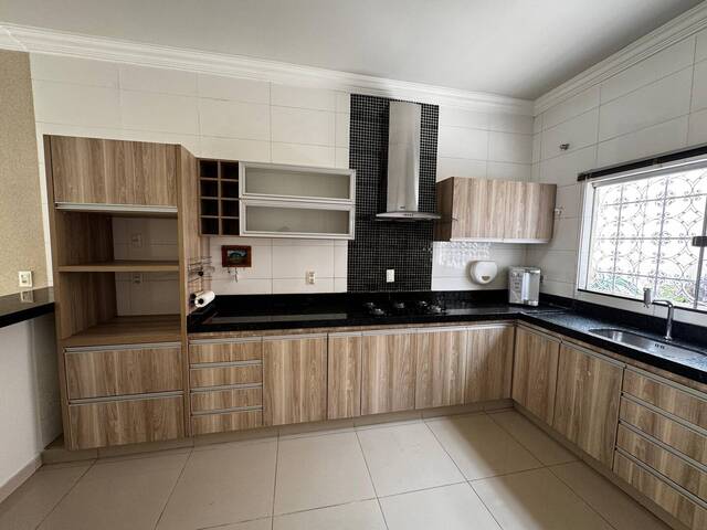 #EV0105 - Casa para Venda em Araguari - MG - 2