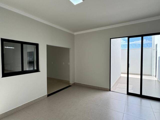 #EV0107 - Casa para Venda em Araguari - MG
