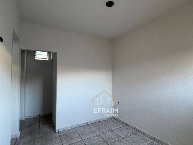 #EA0016 - Casa para Locação em Araguari - MG - 1
