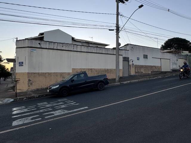 #EV0114 - Sala para Venda em Araguari - MG - 3