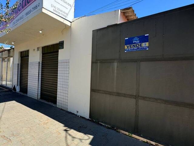 #EV0119 - Casa para Venda em Araguari - MG - 2