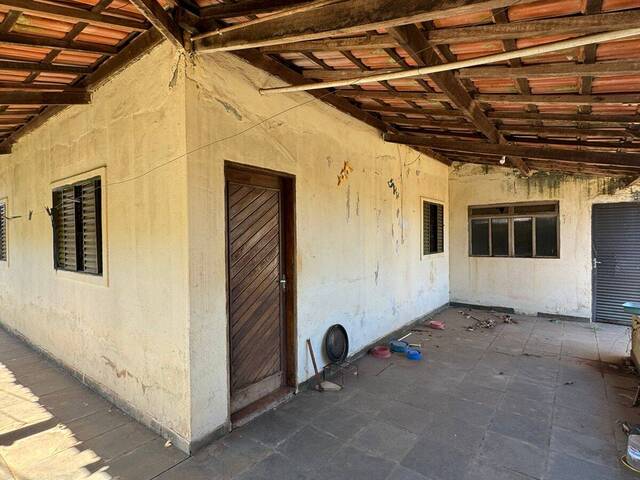 #EV0122 - Casa para Venda em Araguari - MG - 2