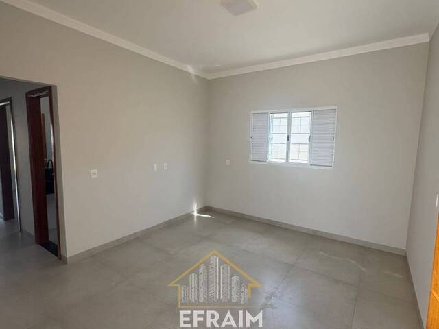 #EV0124 - Casa para Venda em Araguari - MG - 1