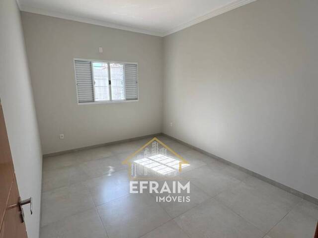 #EV0124 - Casa para Venda em Araguari - MG - 3