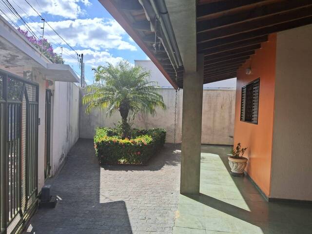 #EV0127 - Casa para Venda em Araguari - MG