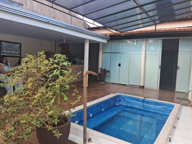 #EV0148 - Casa para Venda em Araguari - MG - 2